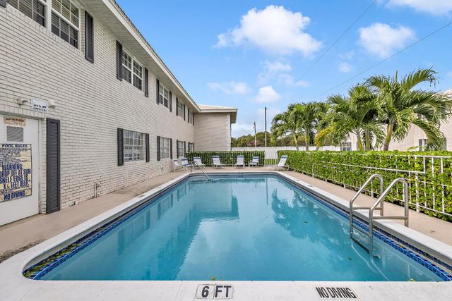 298 SW 6th Street 204, Boca Raton, FL 33432