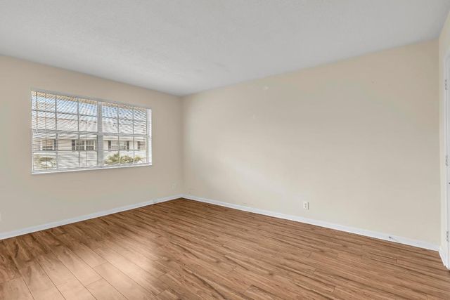 298 SW 6th Street 204, Boca Raton, FL 33432