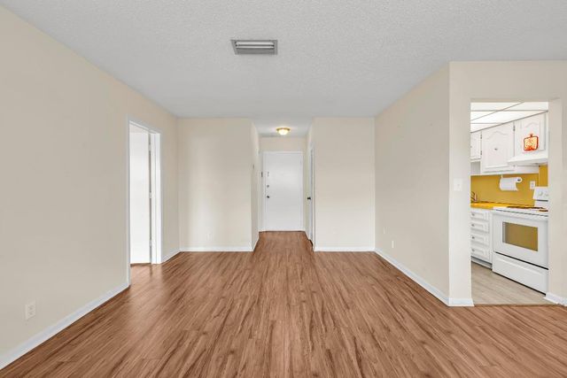 298 SW 6th Street 204, Boca Raton, FL 33432