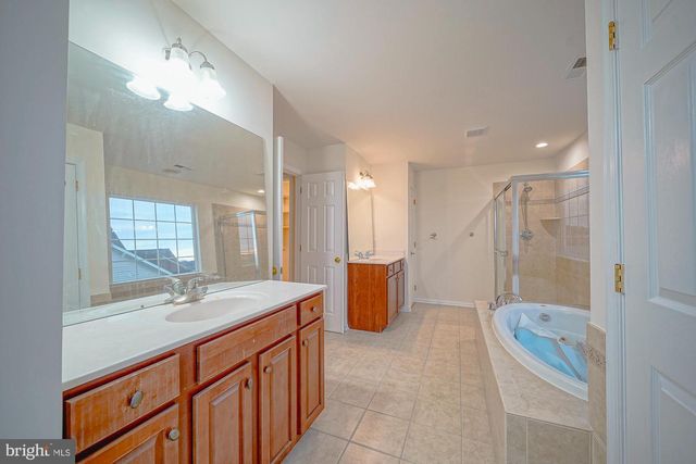 67 MULLEN DR, Sicklerville, NJ 08081