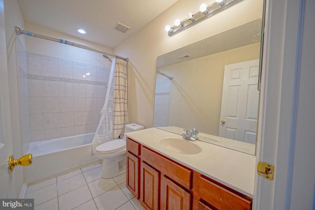 67 MULLEN DR, Sicklerville, NJ 08081