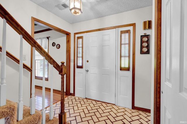 613 Berry Court, Evansville, IN 47710