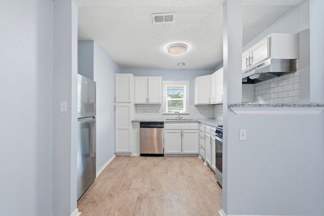 1401 Granbury Street, Cleburne, TX 76033