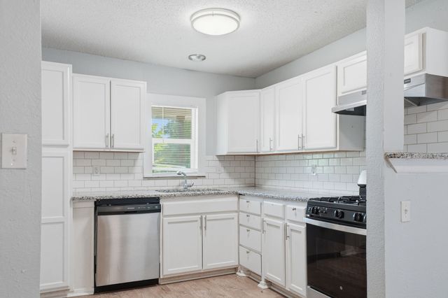 1401 Granbury Street, Cleburne, TX 76033