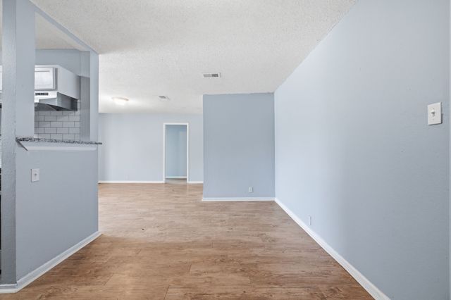 1401 Granbury Street, Cleburne, TX 76033