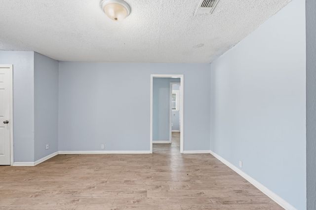 1401 Granbury Street, Cleburne, TX 76033