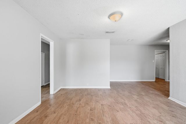 1401 Granbury Street, Cleburne, TX 76033