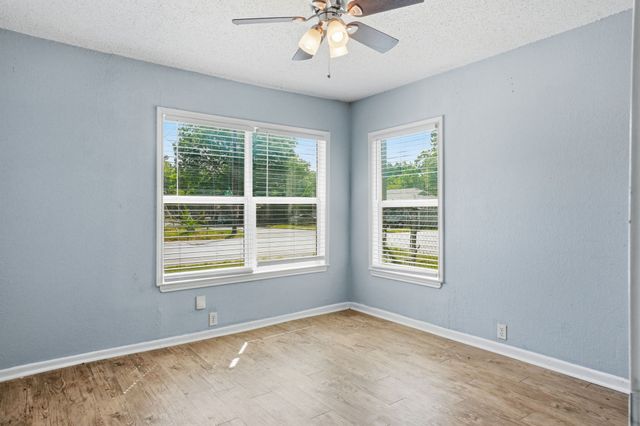 1401 Granbury Street, Cleburne, TX 76033
