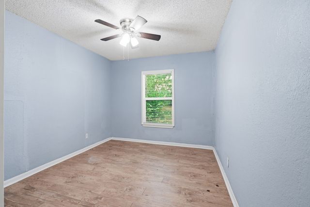 1401 Granbury Street, Cleburne, TX 76033