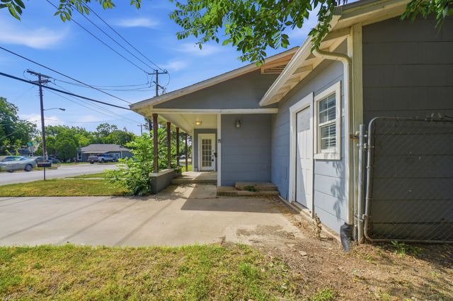 1401 Granbury Street, Cleburne, TX 76033