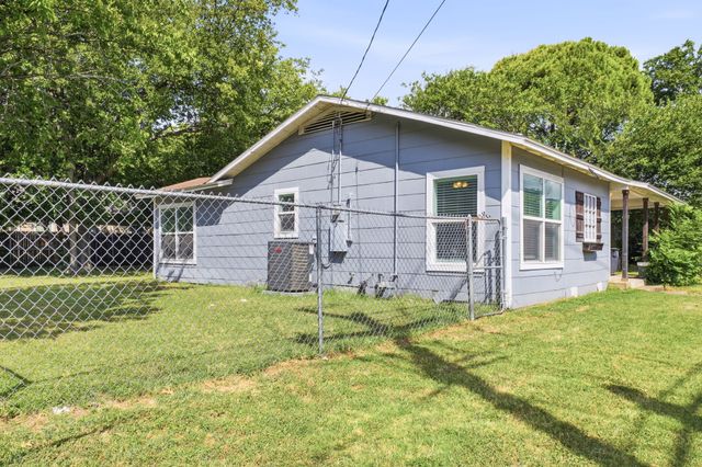 1401 Granbury Street, Cleburne, TX 76033