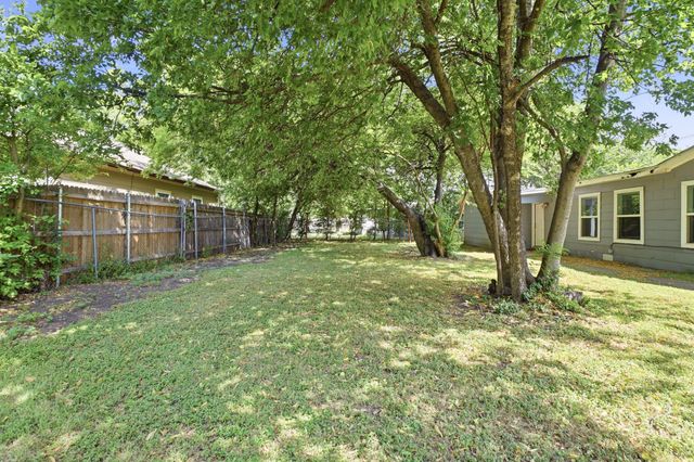 1401 Granbury Street, Cleburne, TX 76033