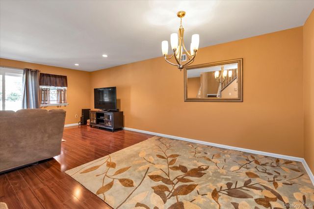 815 Franklin Avenue 13, Valley Stream, NY 11580