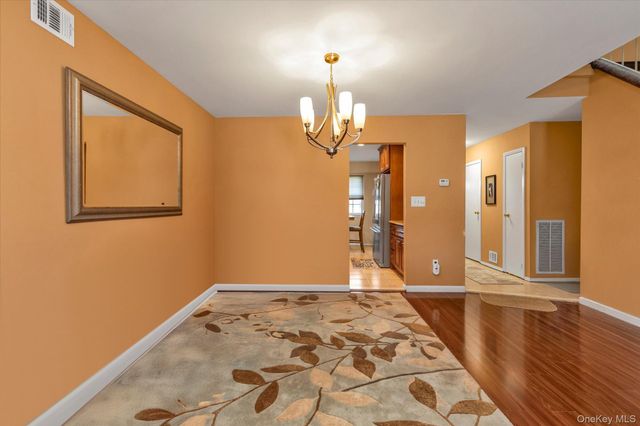 815 Franklin Avenue 13, Valley Stream, NY 11580