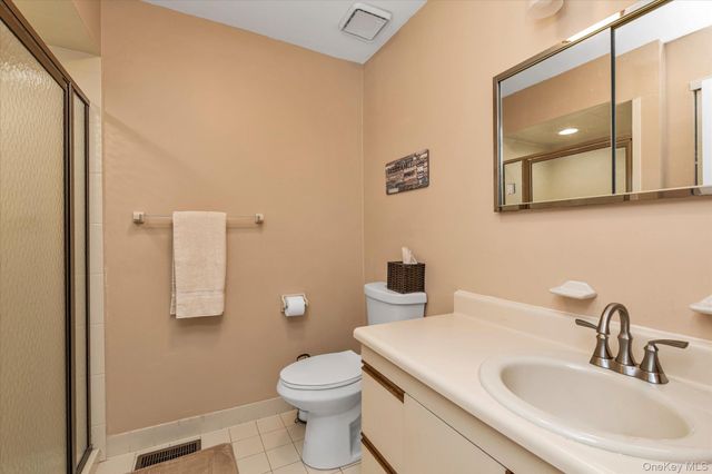 815 Franklin Avenue 13, Valley Stream, NY 11580