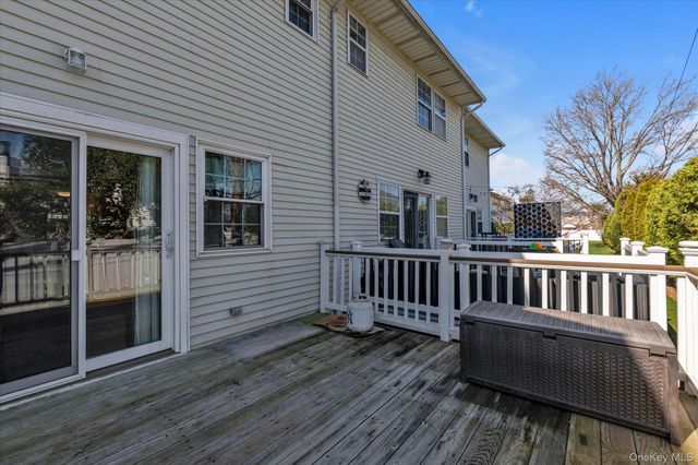 815 Franklin Avenue 13, Valley Stream, NY 11580