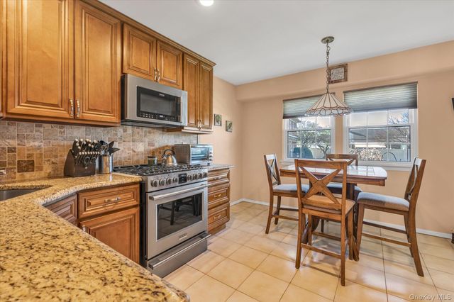 815 Franklin Avenue 13, Valley Stream, NY 11580