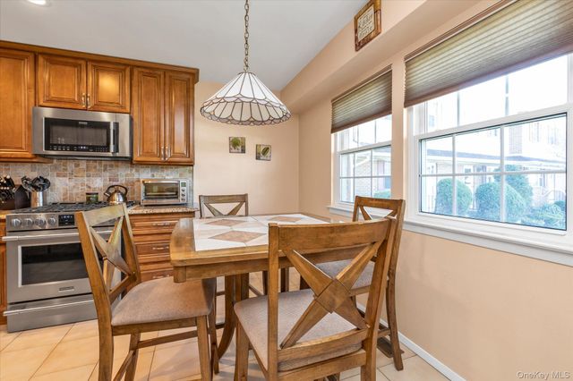 815 Franklin Avenue 13, Valley Stream, NY 11580