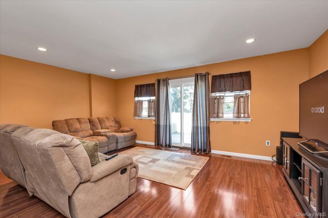815 Franklin Avenue 13, Valley Stream, NY 11580