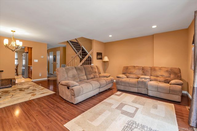 815 Franklin Avenue 13, Valley Stream, NY 11580