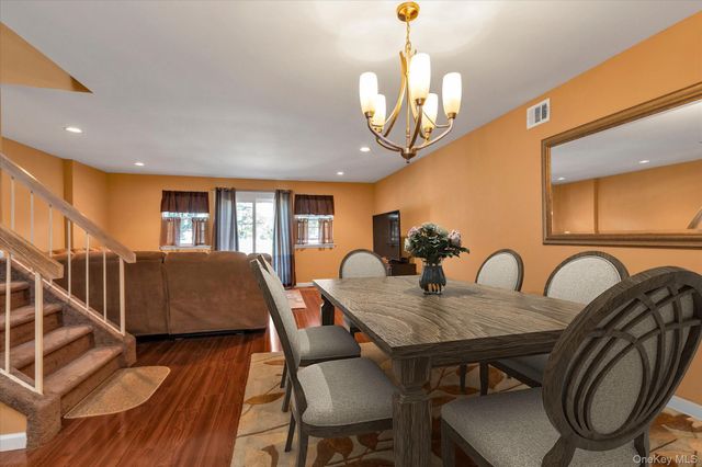 815 Franklin Avenue 13, Valley Stream, NY 11580