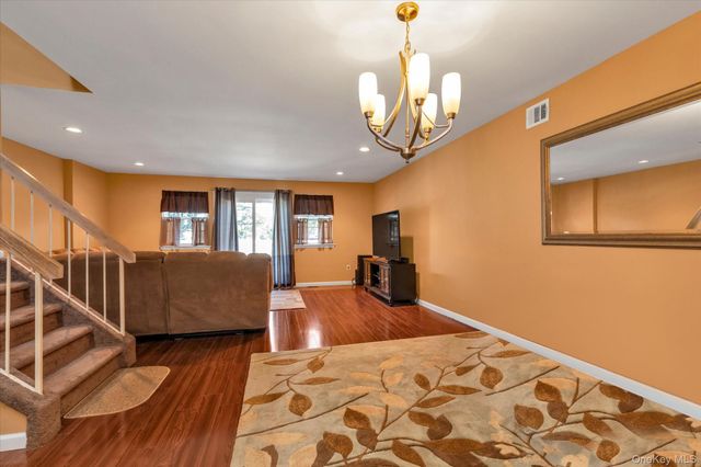 815 Franklin Avenue 13, Valley Stream, NY 11580