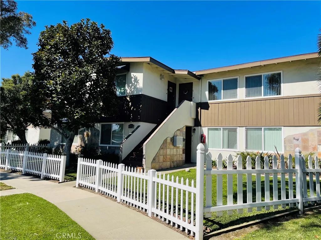 2964 Peppertree Lane A, Costa Mesa, CA 92626