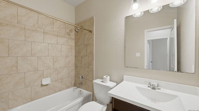 1970 KALLI JO LN, New Braunfels, TX 78130