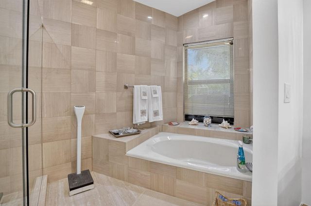 22519 W Esplanada Cir W, Boca Raton, FL 33433