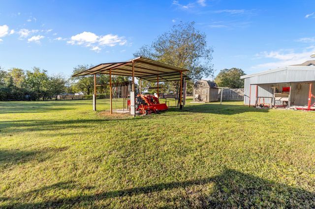 205 College Street, Chico, TX 76431