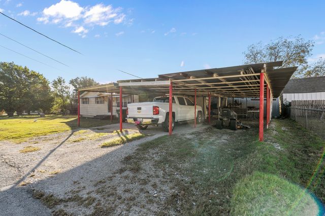 205 College Street, Chico, TX 76431