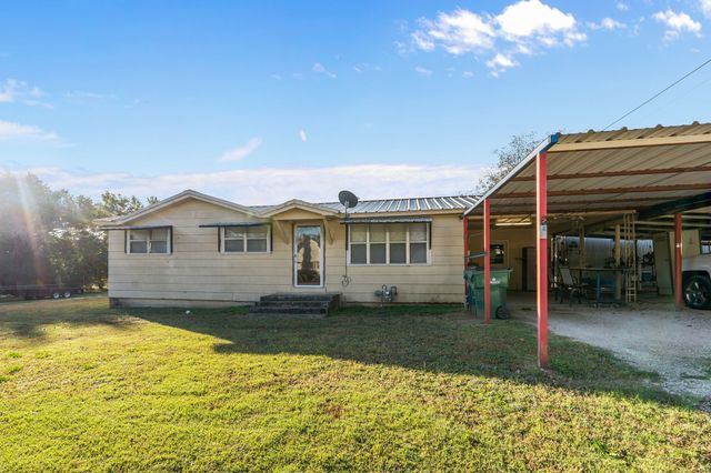 205 College Street, Chico, TX 76431