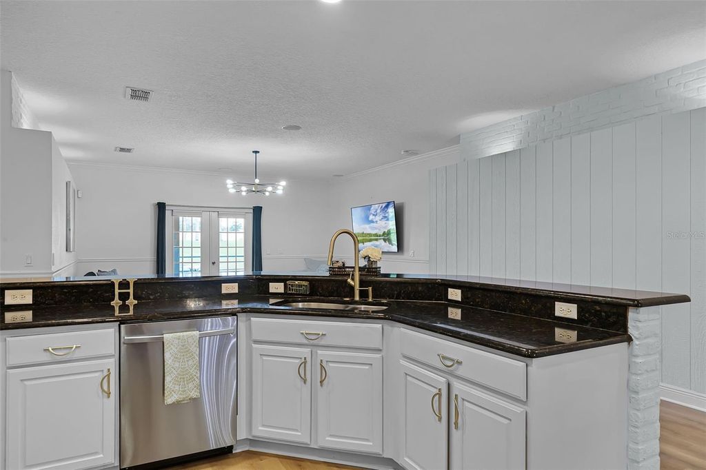 Image 11 of property listing at 13722 FOX GLOVE STREET, Winter Garden, FL 34787