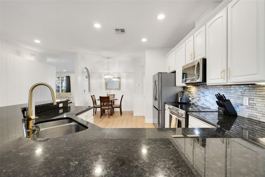 Image 12 of property listing at 13722 FOX GLOVE STREET, Winter Garden, FL 34787