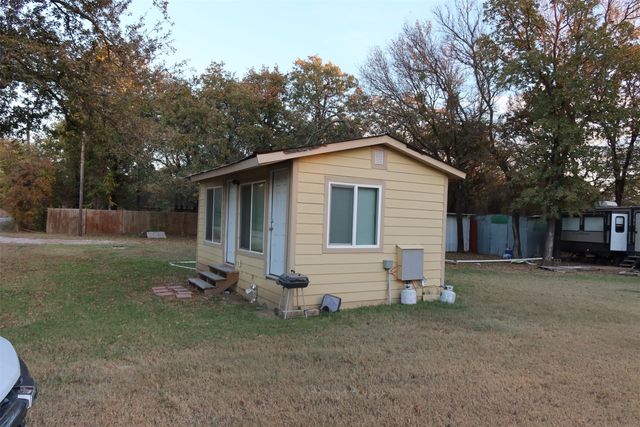 233 County Road 1637, Chico, TX 76431