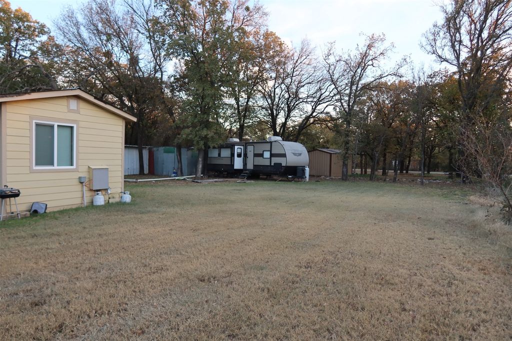 233 County Road 1637, Chico, TX 76431