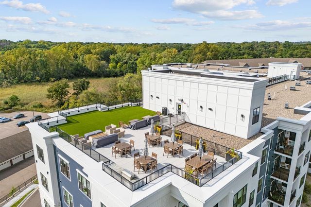 1875 E Shore Drive 302, Maplewood, MN 55109