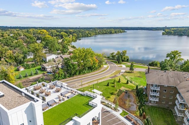 1875 E Shore Drive 302, Maplewood, MN 55109