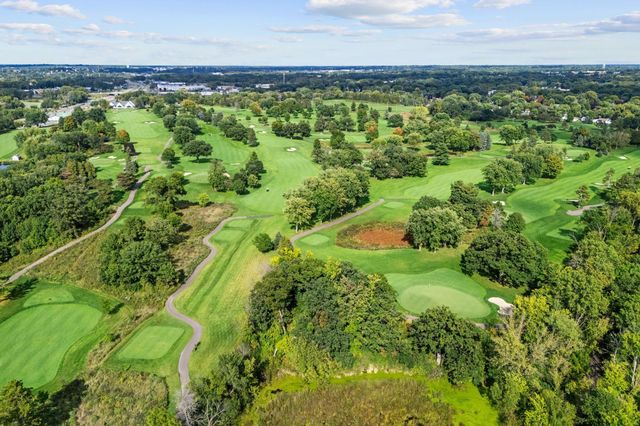 1875 E Shore Drive 302, Maplewood, MN 55109