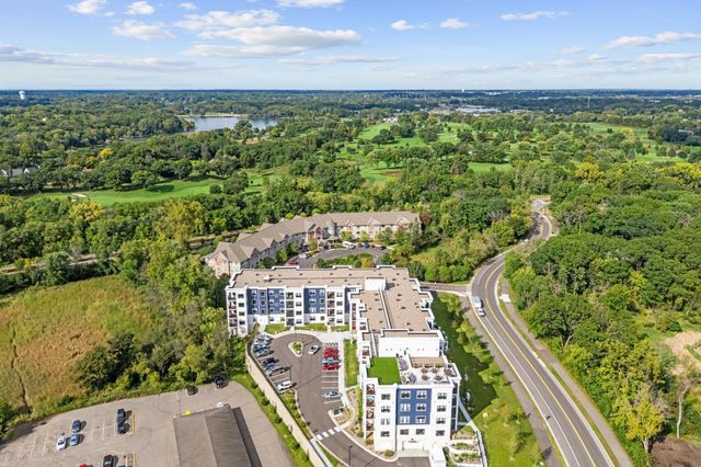 1875 E Shore Drive 302, Maplewood, MN 55109