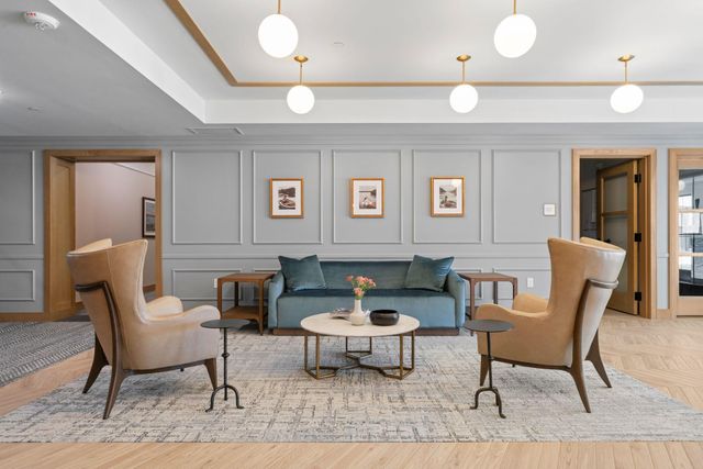 1875 E Shore Drive 302, Maplewood, MN 55109