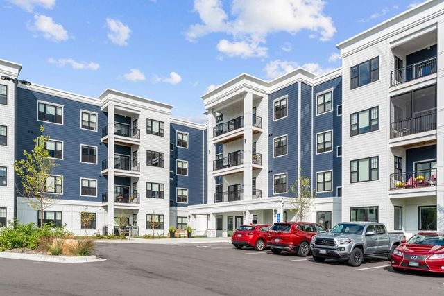 1875 E Shore Drive 302, Maplewood, MN 55109