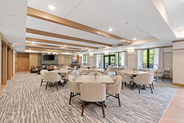 1875 E Shore Drive 302, Maplewood, MN 55109