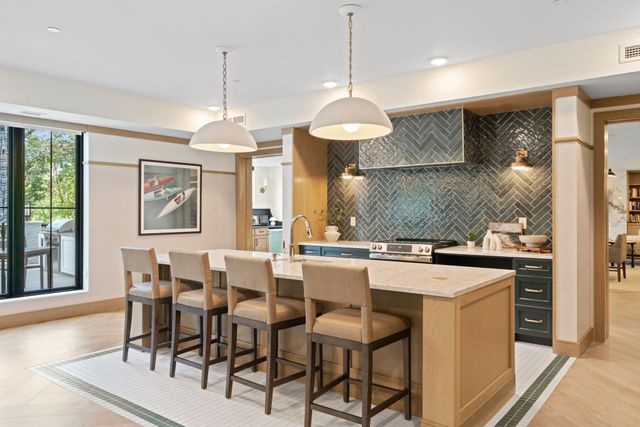 1875 E Shore Drive 302, Maplewood, MN 55109