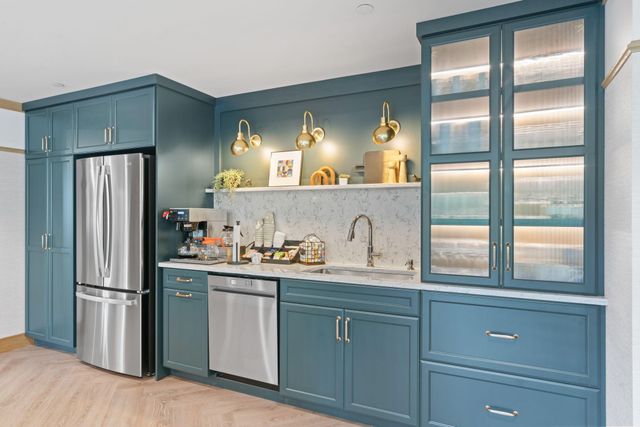 1875 E Shore Drive 302, Maplewood, MN 55109