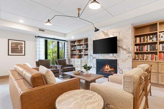 1875 E Shore Drive 302, Maplewood, MN 55109