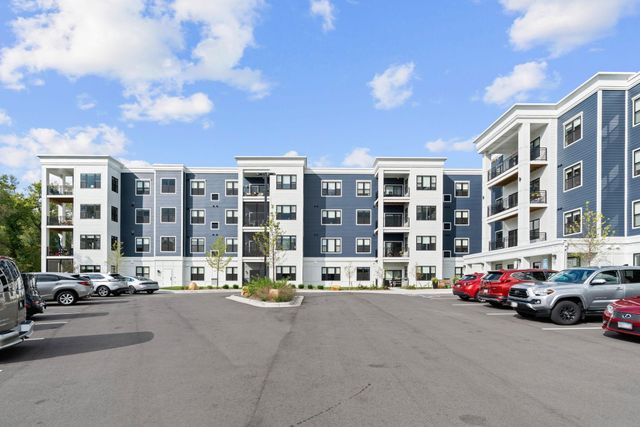 1875 E Shore Drive 302, Maplewood, MN 55109