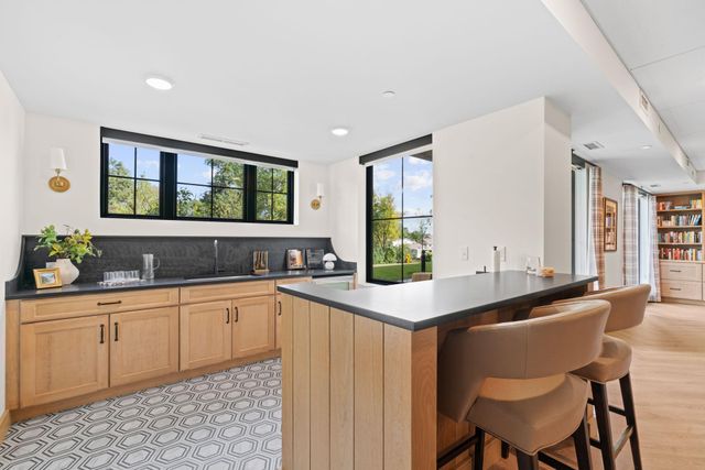 1875 E Shore Drive 302, Maplewood, MN 55109