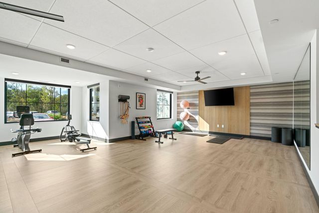 1875 E Shore Drive 302, Maplewood, MN 55109