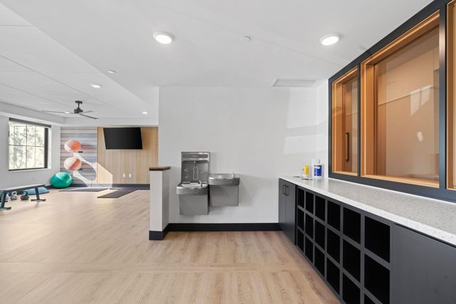 1875 E Shore Drive 302, Maplewood, MN 55109